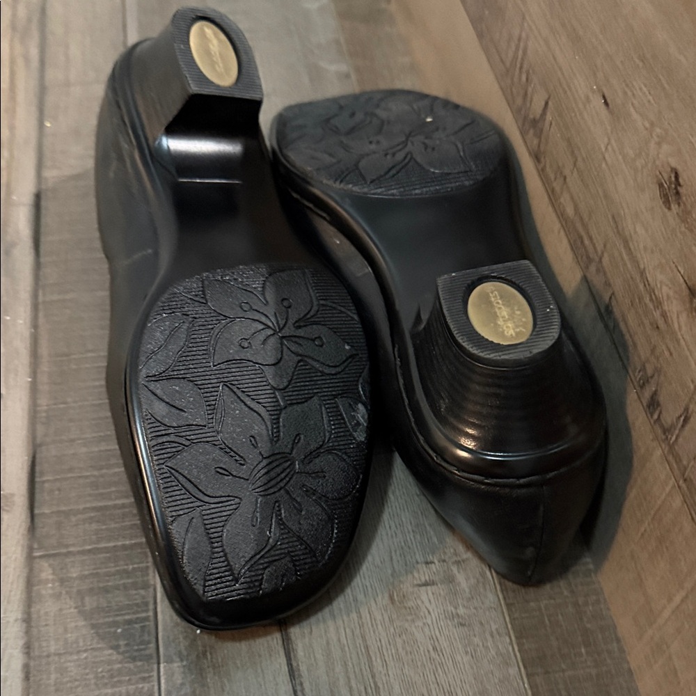Softspots Black Leather with Floral Accent - Picture 5 of 5